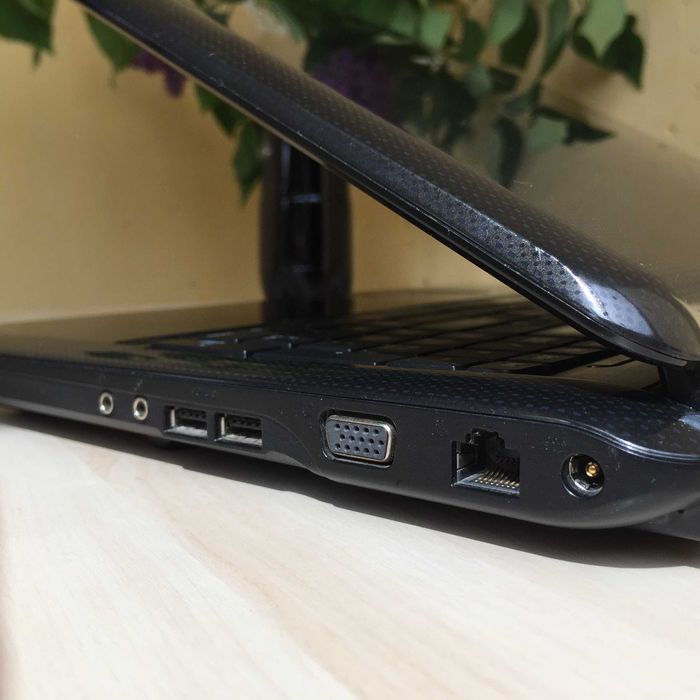 Ноутбук Asus K50AB / AMD X2 2.2GHz / 3GB / 250GB / ATI 4570 512Mb
