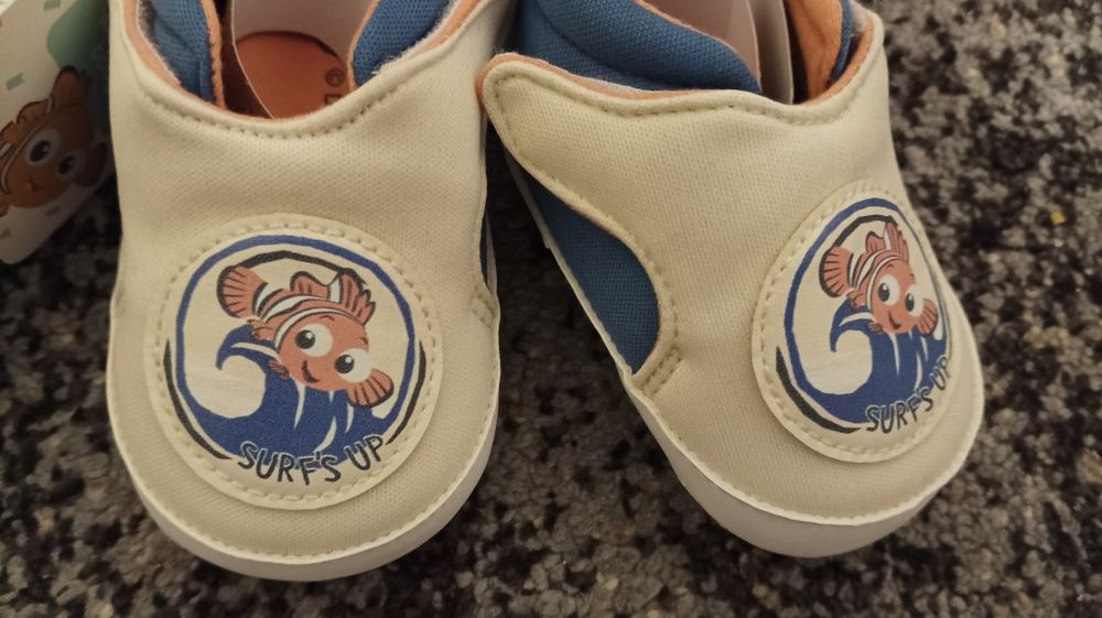 Nowe buciki niemowlęce 18