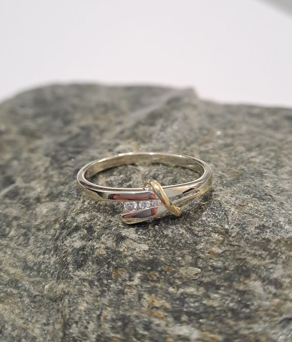 Śliczny złoty pierścionek Pr.585 Diamenty Certfikat Roz.15 Nowy