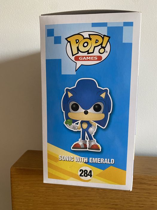 Funko Pop sonic the hedgehog with emerald 284 vinil figure