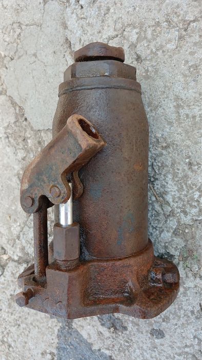 Домкрат  гидравлический на 12 тонн