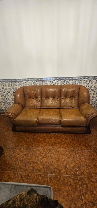 Conjunto de sofás em pele estilo clássico
