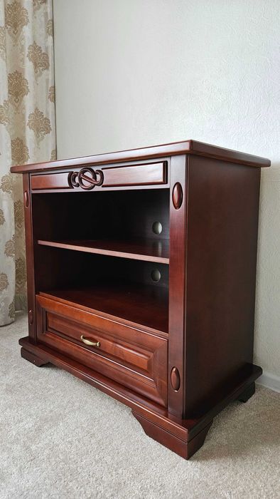 Zestaw mebli drewnianych