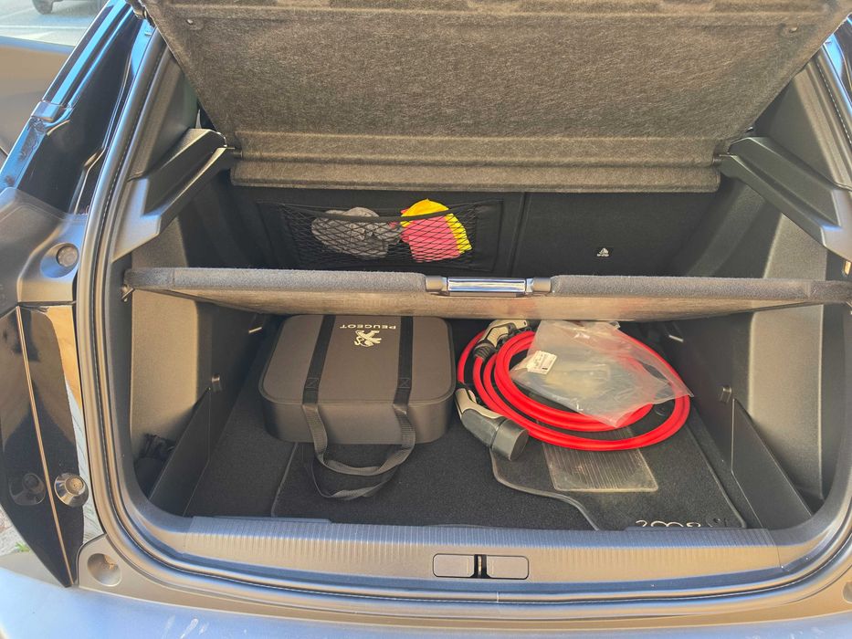 Peugeot E-2008 50 kwh Allure Pack