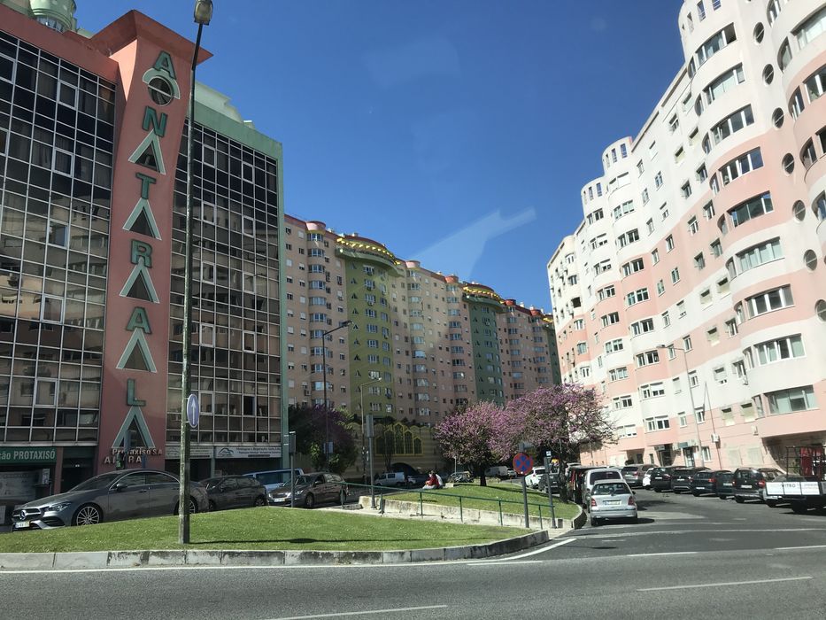 T1 Olaias, vista desadogada, garagem, arrecadação 1150€