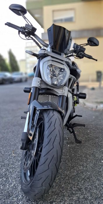 Ducati XDiavel S com suportes e malas Hepco & Becker