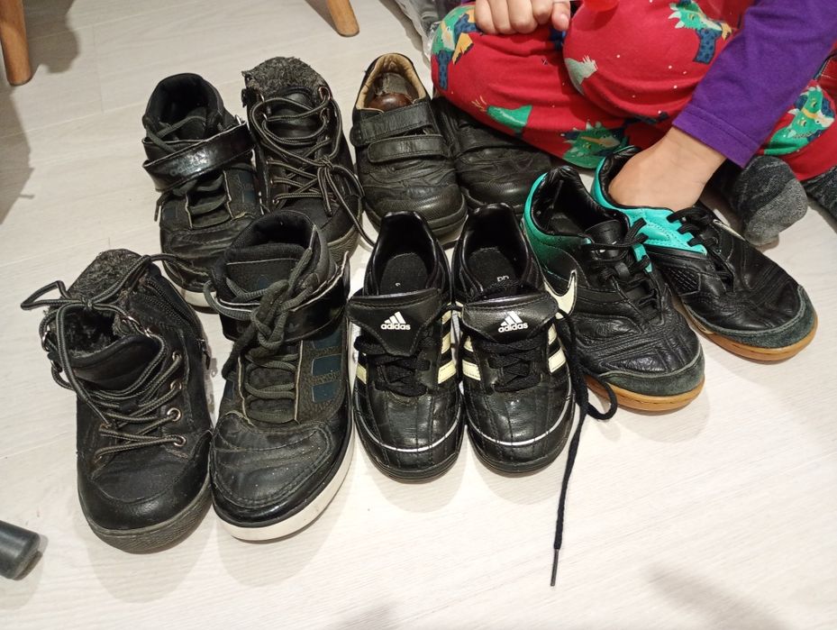 Взуття для дому, для подвір'я