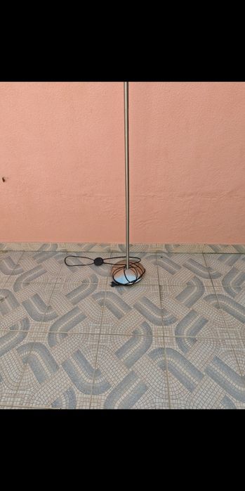 Candeeiro de pé alto