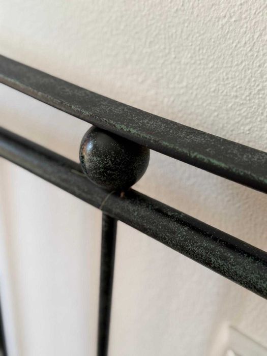 Cama e mesas de cabeceira