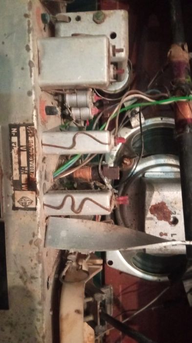 Antigo rádio SIERA da década 1940s.