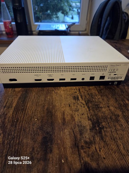 Xbox one s włącza sie