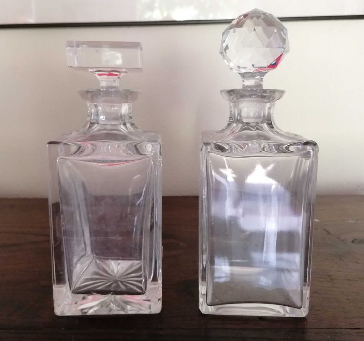 2 Duas garrafas de whisky em cristal