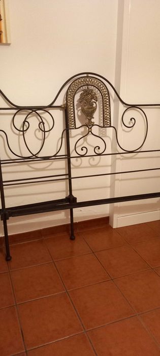 Cama de casal rústica em ferro