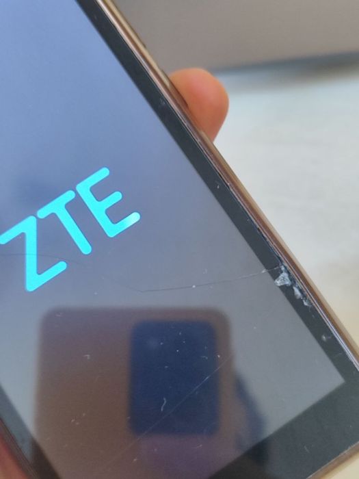 Смартфон zte на запчастини чи ремонт