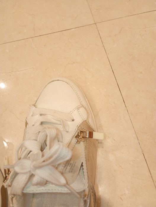 Tênis de Senhora marca Ara since 1949