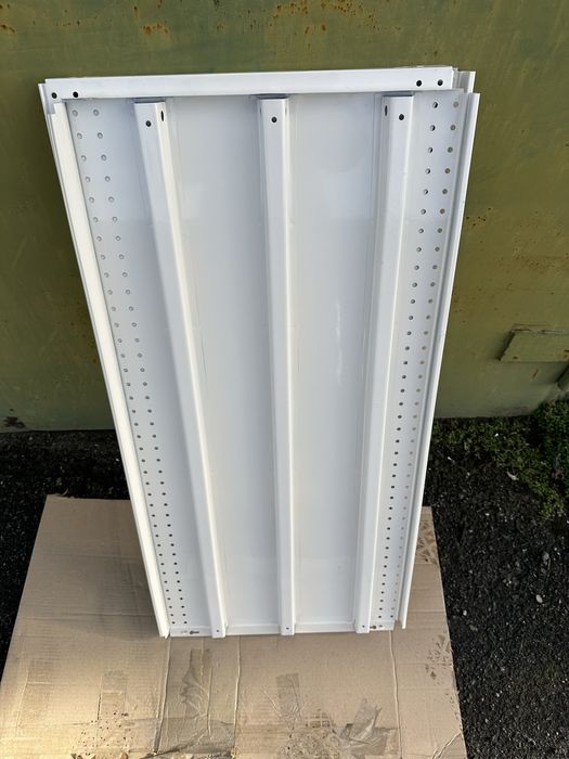 Полки, металлические стеллажи, торговое оборудование, перфорация.