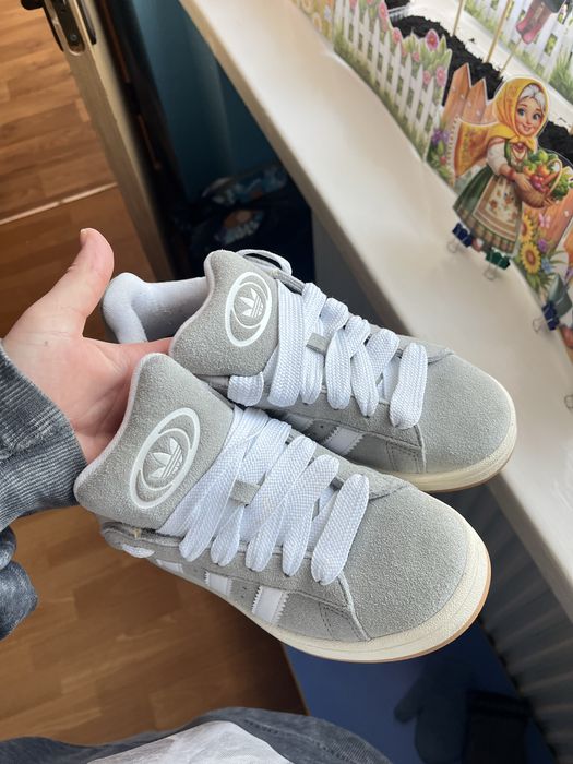 adidas campus/сірого кольору