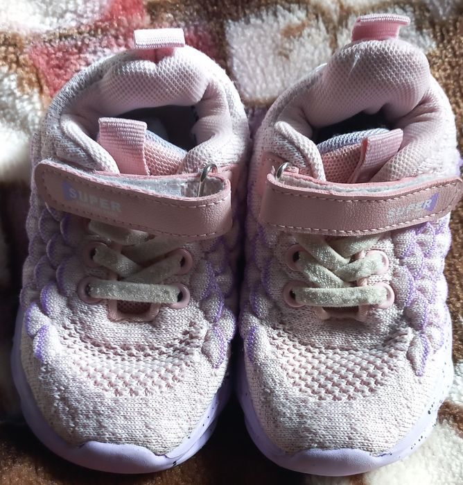 Віддаю кросівки KIMBO