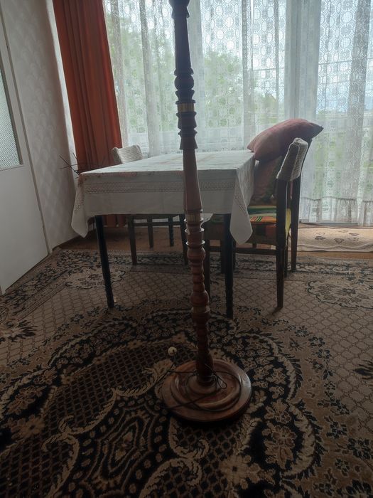 Lampa stojąca drewniana prl