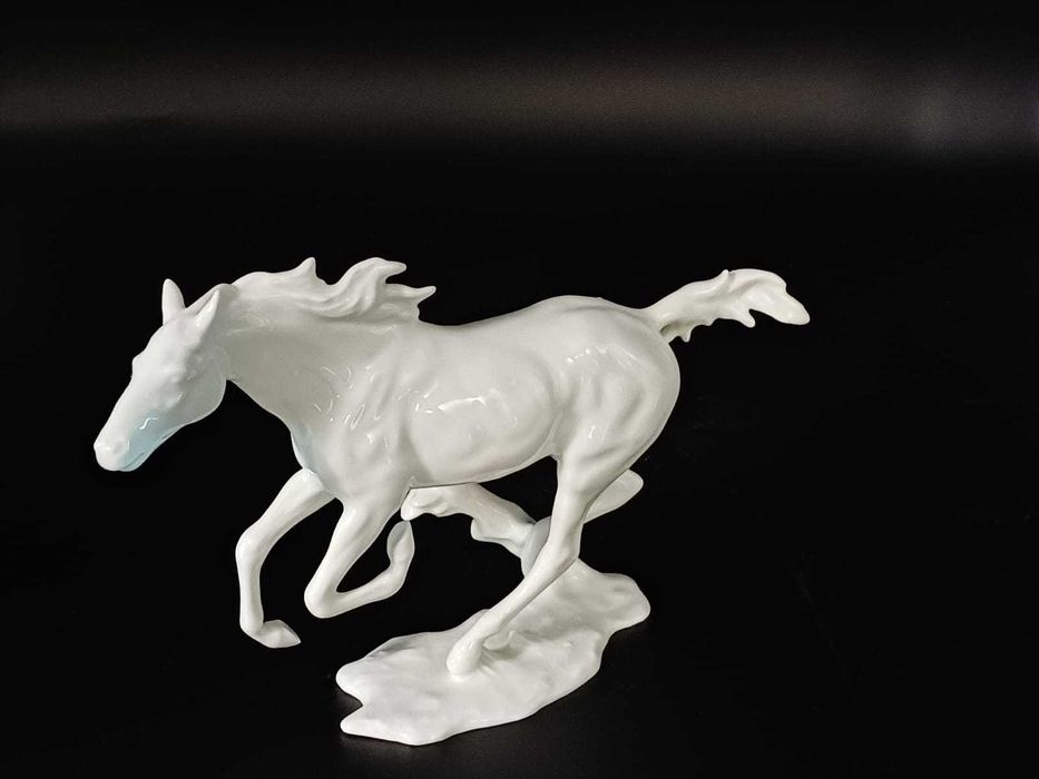 Cavalo em Porcelana Alemã