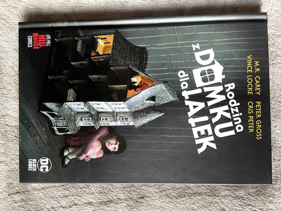 Rodzina z domku dla lalek, Egmont, Joe Hill