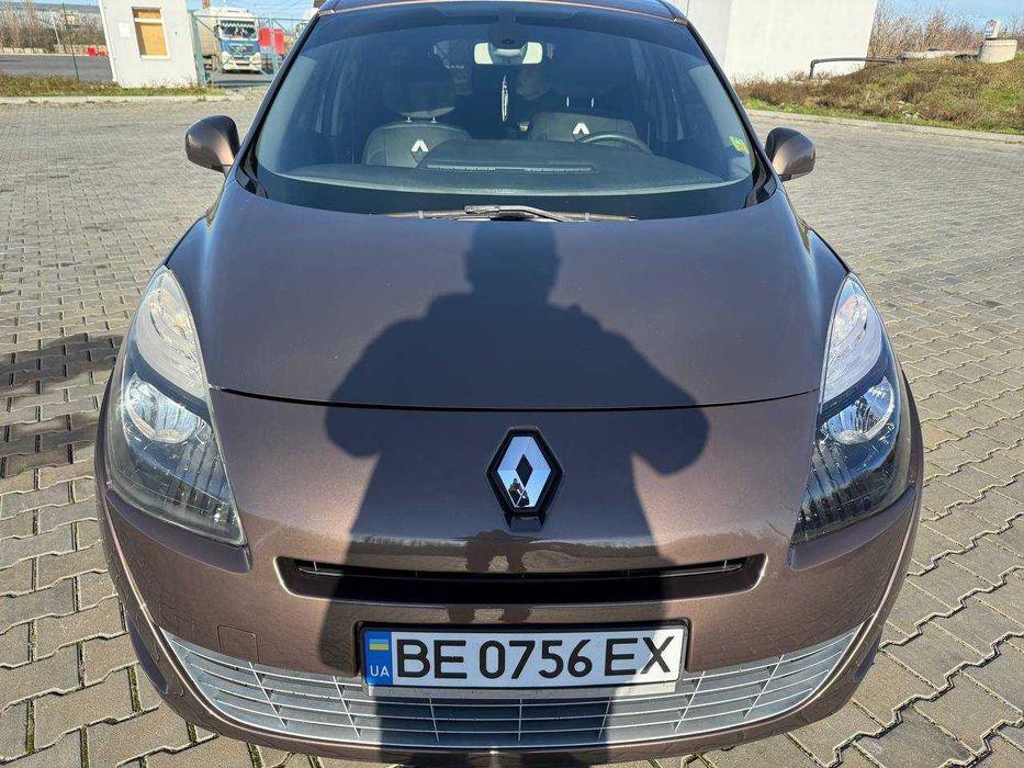 Renault Grand Scénic 3 2010 год 2.0 бензин