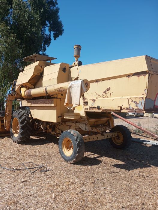 ceifeira a funcionar leva também equipamento de arroz