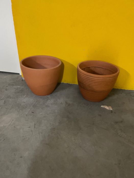 Vasos em barro de vários modelos