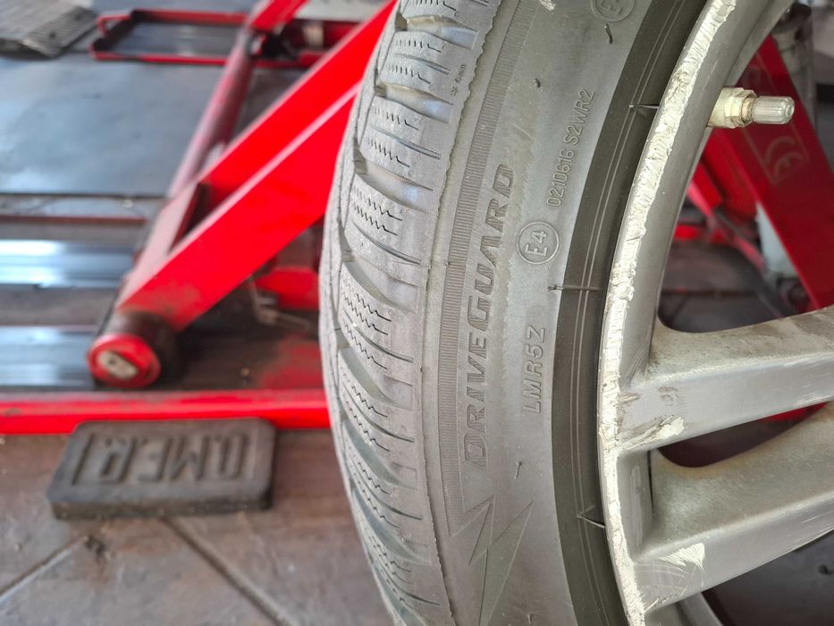 2 pneus bridgestone  225- 45 R 18