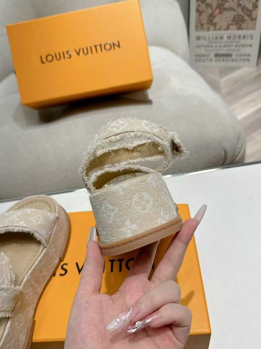 Louis Vuitton Buty, sandaly klapki, skora 200216