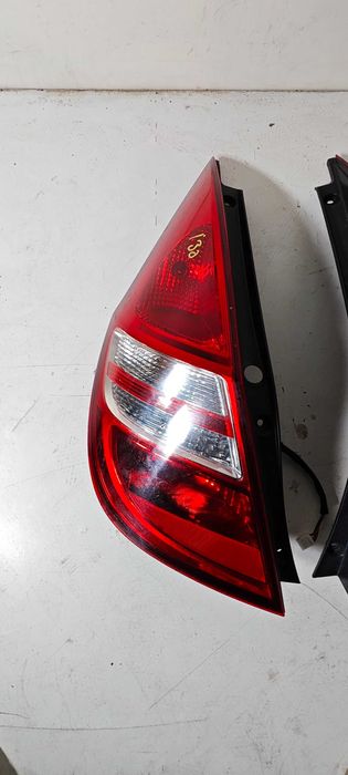 HYUNDAI I30 HATCHBACK 2007 ROK Lewa i Prawa Lampa lewy i prawy tył