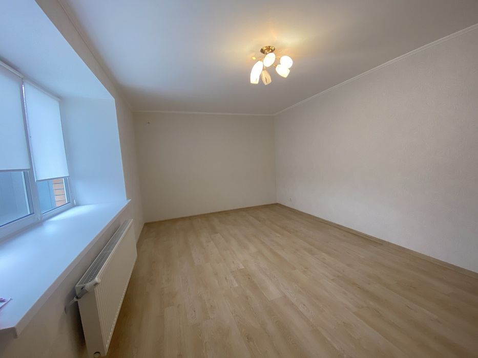 Продаж нового цегляного будинку в центральній частині міста.