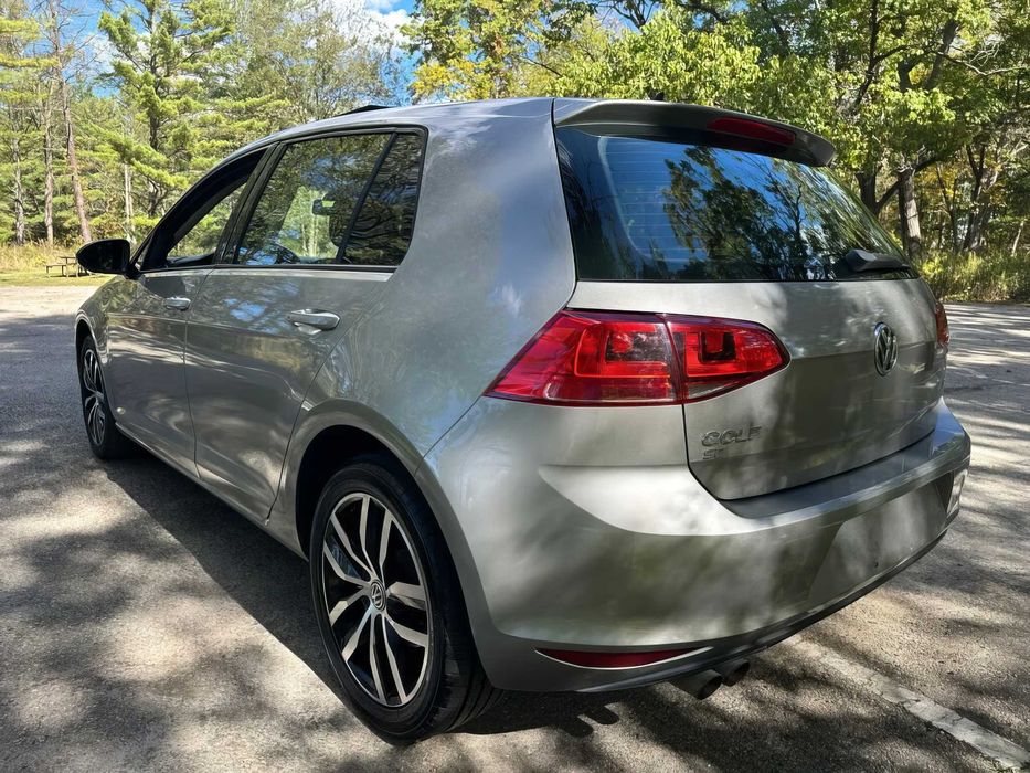 Volkswagen Golf      2017