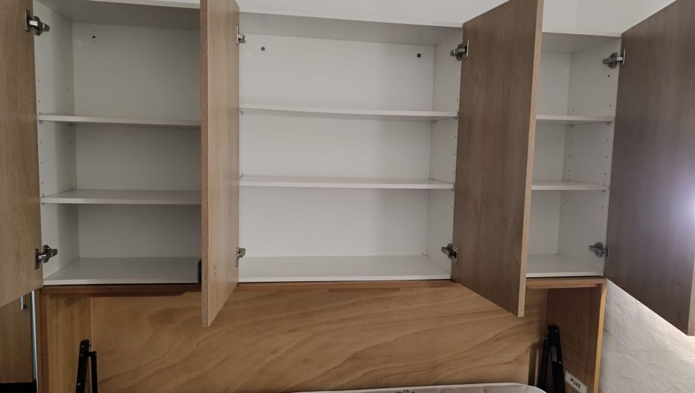 Cama de parede mais móvel de cima