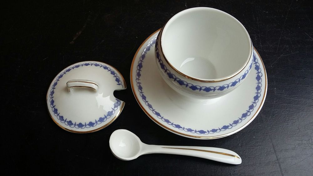 Mostardeira completa com tampa e colher em porcelana alemã Bavaria