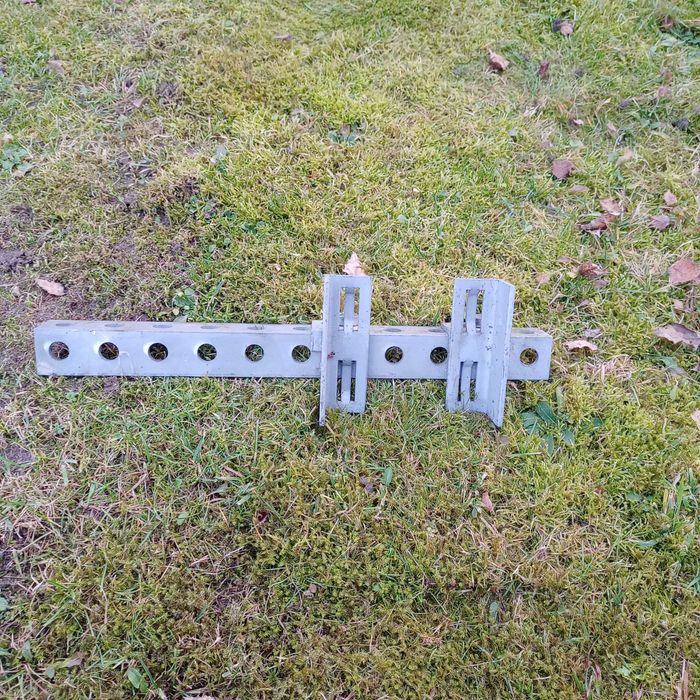 Wspornik słupowy CS100 hak do wieszania kabli