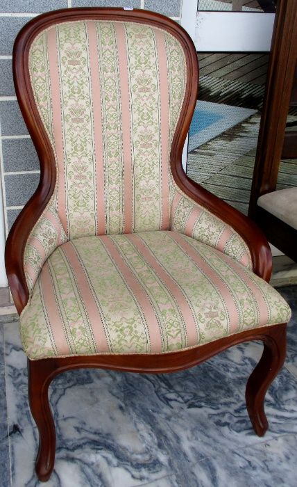 Cadeirão estofado