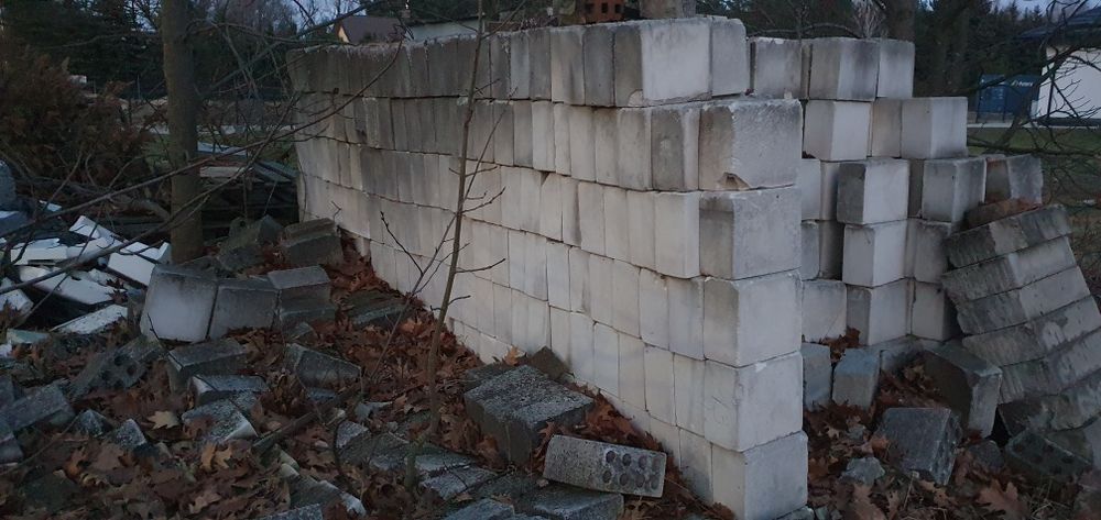 Pustaki cegły bloczki