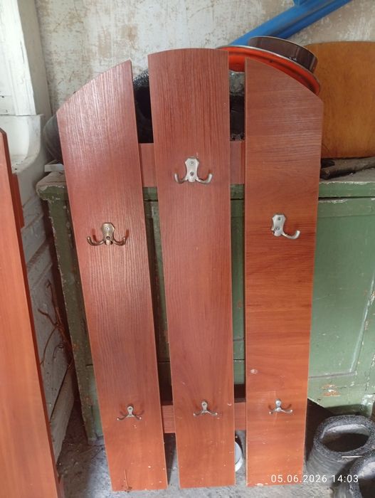 Продам вешалки срочно