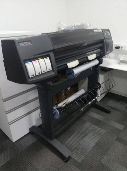 Plotter HP 1050C grandes formatos

Apenas tem a cabeça d