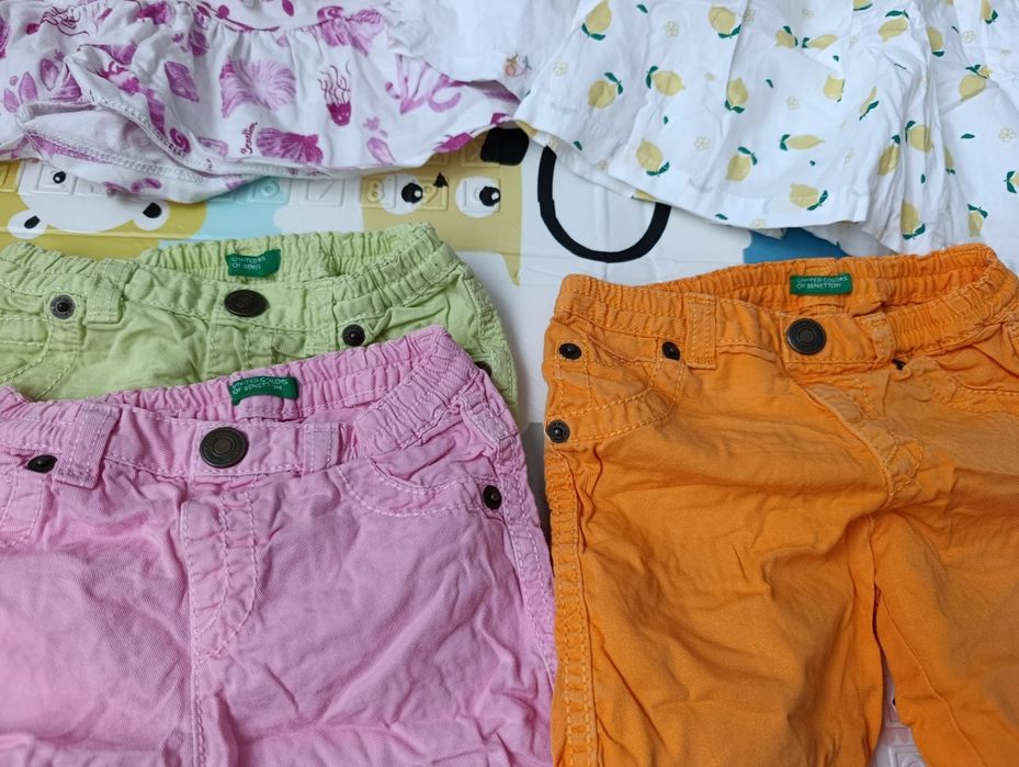 Pack com perto de 100 peças de roupa de menina bebé