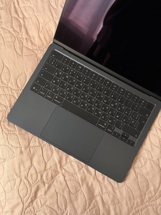 Продам Apple MacBook Air M4