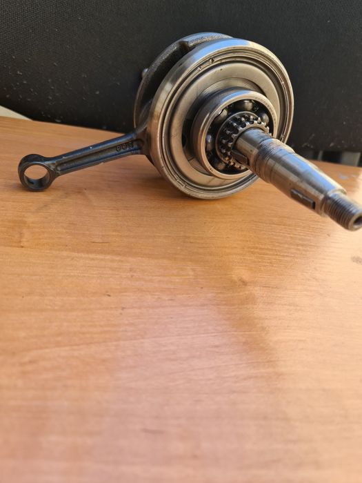 Коленчатый вал б/у на скутер 4 т. 150 куб.