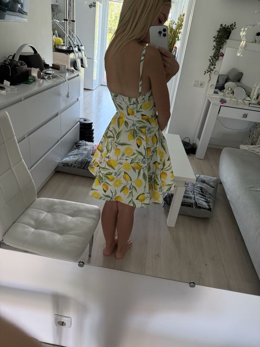 Летнее платье с лимонами