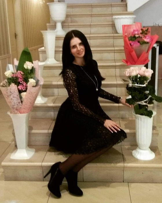 Ажурне чорне плаття із золотим замочком S