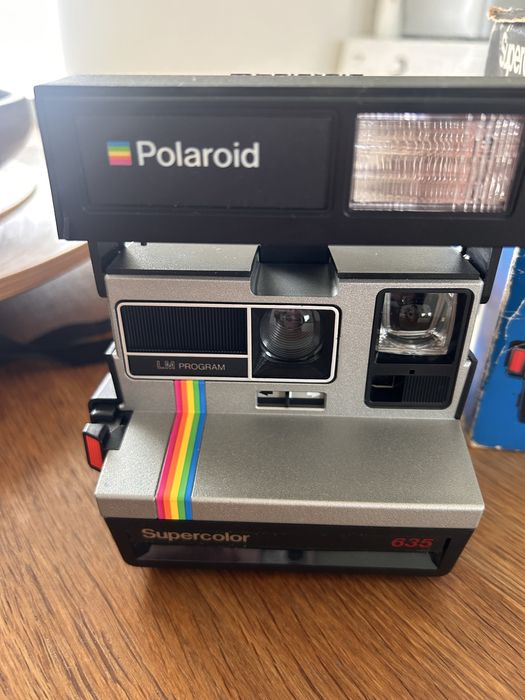 Polaroid supercolor 635, dos anos 80, em perfeito estadone com caixa
