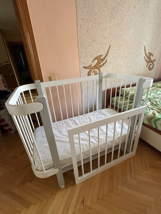 Ліжечко дитяче з маятниковим механізмом