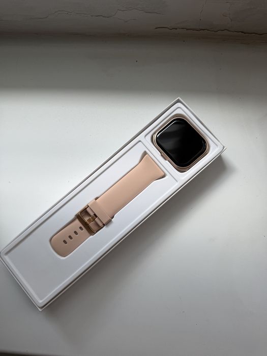 Smartwatch z dodatkowym paskiem