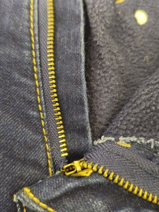 Якісні  утепленні джинси 
Класні теплі джинси на зиму.Стан близький до