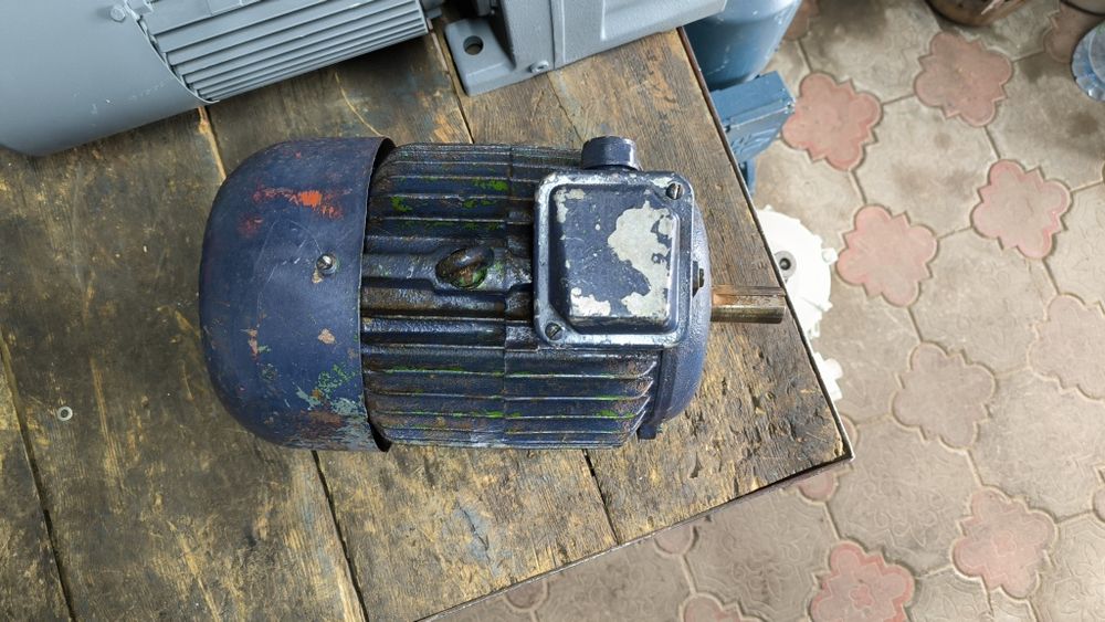 4 квт 1500 об. Електродвигун 380. Электродвигатель